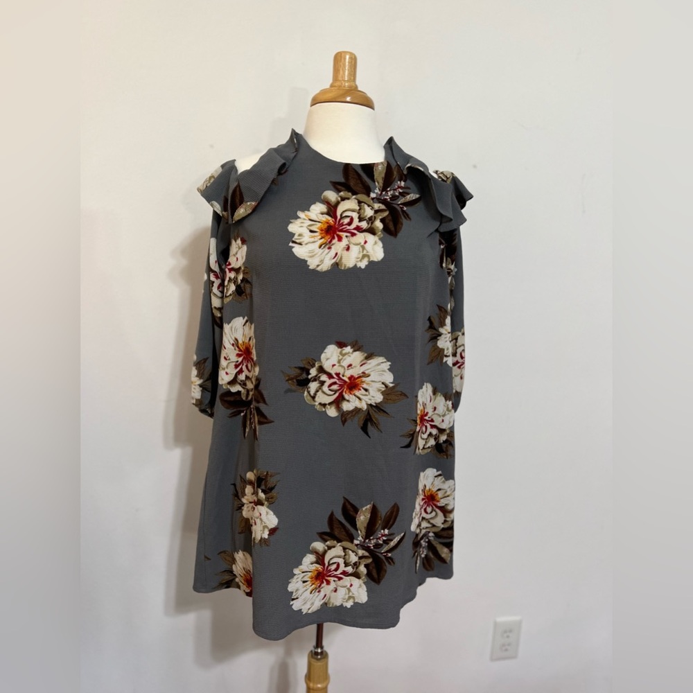 Cold-shoulder long sleeve Umgee Brand Dress perfect condition. Size M